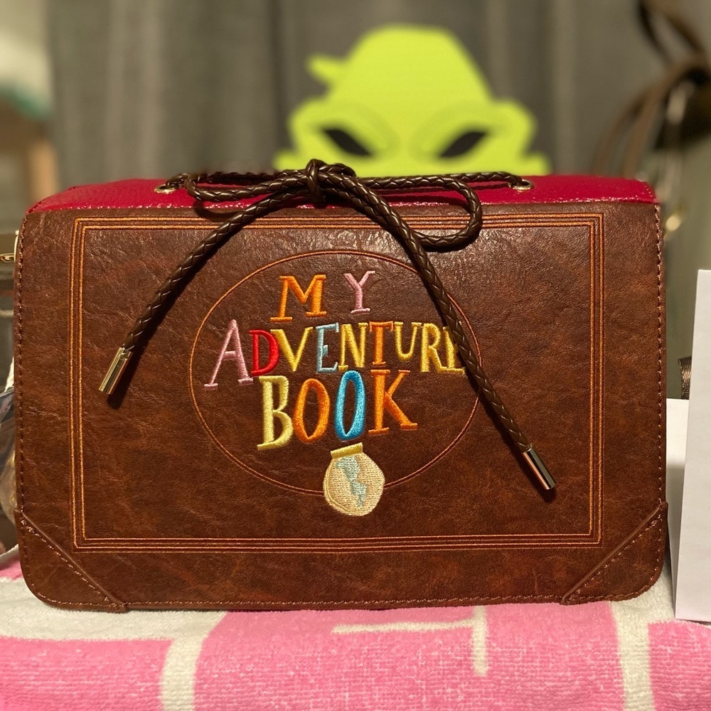 Up loungfly bag